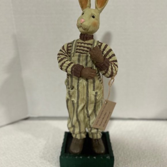 ESC TRADING CO 2002 BUNNY 13 1/2 " HIGH NEW WITH TAGS - Picture 4 of 4